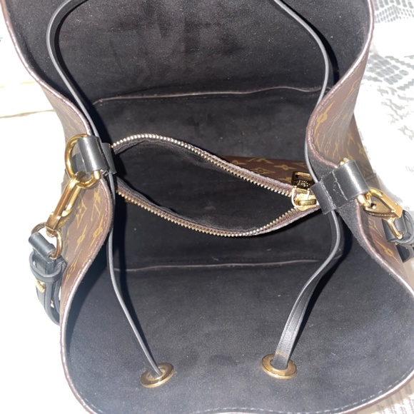 LV bag - Picture 4 of 5